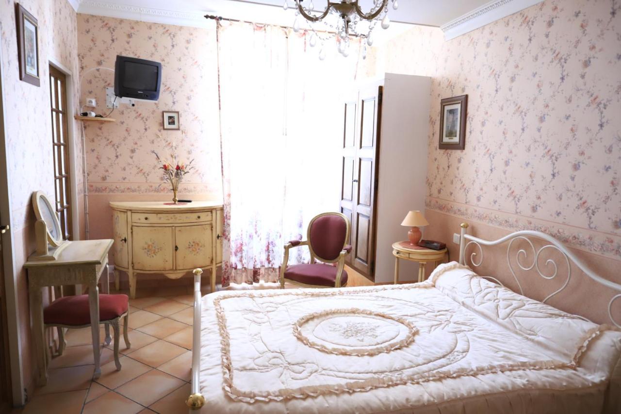 Le Baldaquin Bed & Breakfast มูสติเยร์-แซ็งต์-มารี ภายนอก รูปภาพ