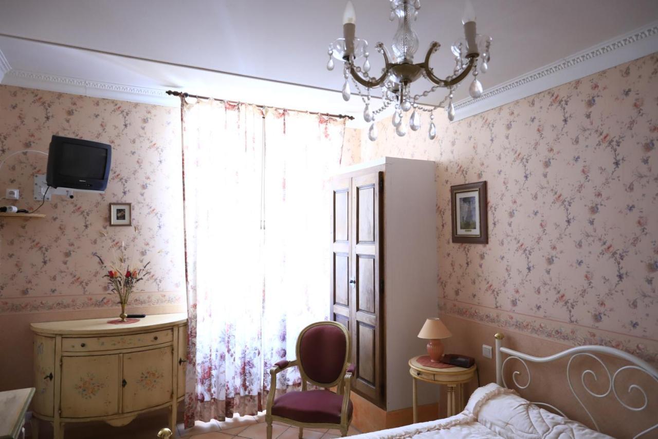 Le Baldaquin Bed & Breakfast มูสติเยร์-แซ็งต์-มารี ภายนอก รูปภาพ